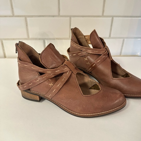 JOYFOLIE 8.5 Oralie woman leather bohemian western handmade strappy ankle bootie - Picture 3 of 10